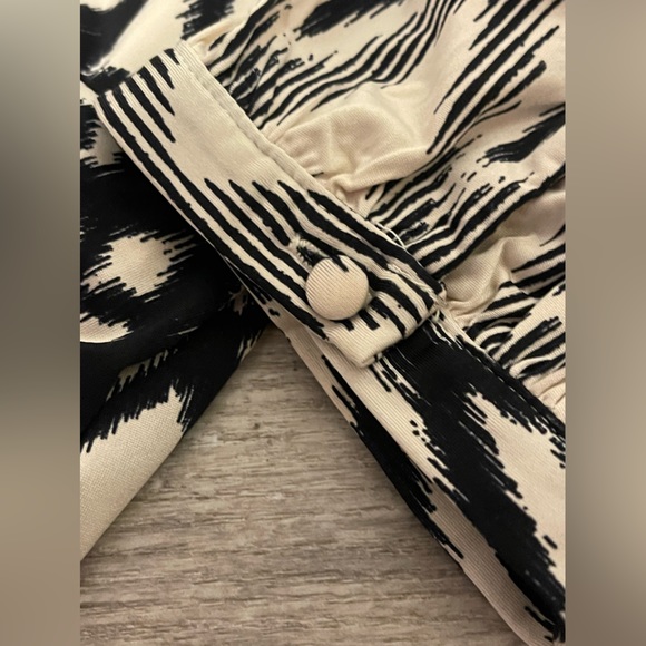 Luxology Med. Cream and Black Dress - Stretchy with Quality Details - - Picture 3 of 4